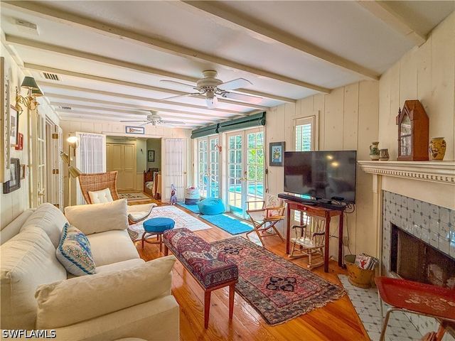 750 Pine CT, Naples, FL 34102