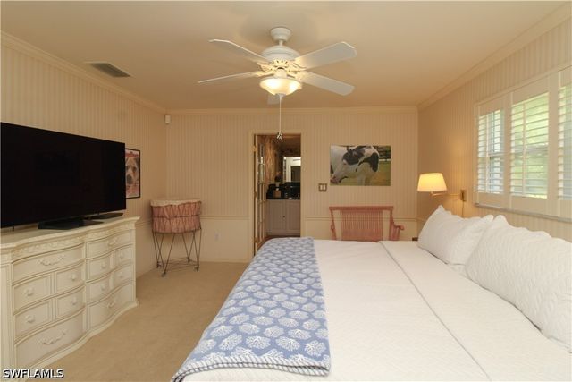 750 Pine CT, Naples, FL 34102
