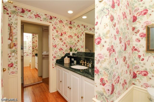 750 Pine CT, Naples, FL 34102