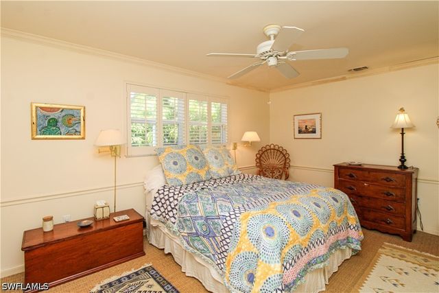 750 Pine CT, Naples, FL 34102
