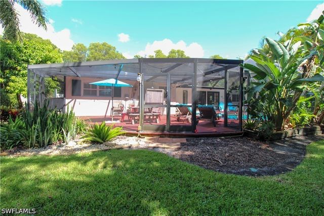 750 Pine CT, Naples, FL 34102
