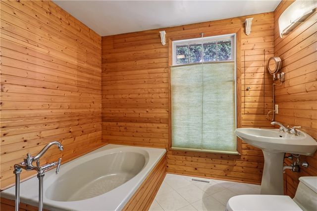 205 Tilford Rd, Penn Hills, PA 15235