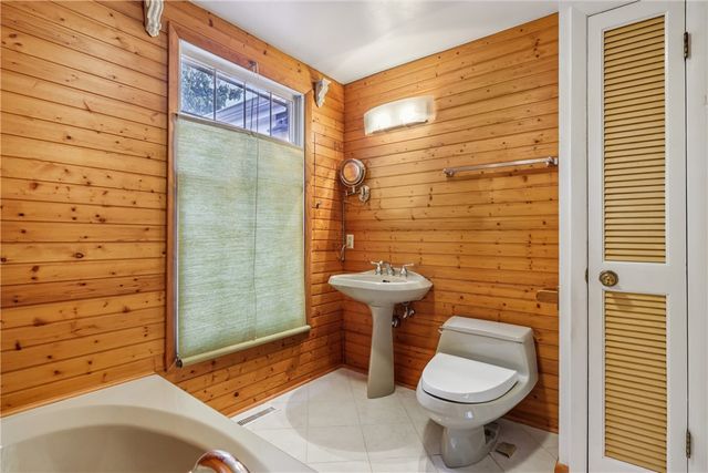 205 Tilford Rd, Penn Hills, PA 15235