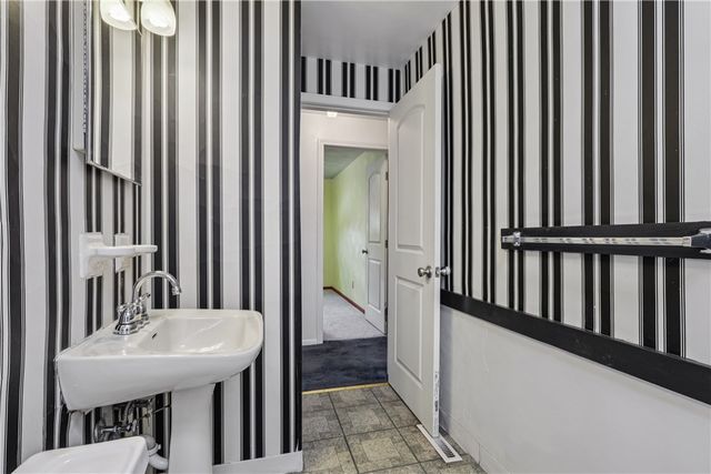 205 Tilford Rd, Penn Hills, PA 15235