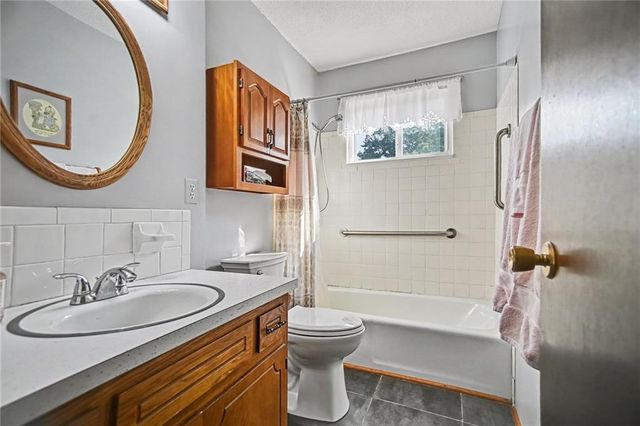 6611 N Agnes Avenue, Gladstone, MO 64119