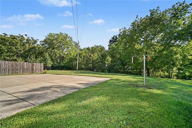 6611 N Agnes Avenue, Gladstone, MO 64119