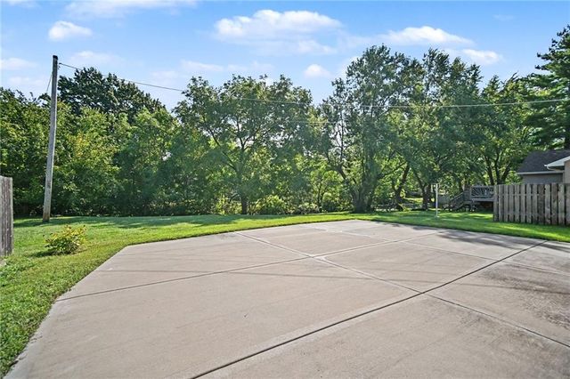 6611 N Agnes Avenue, Gladstone, MO 64119