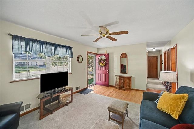 6611 N Agnes Avenue, Gladstone, MO 64119