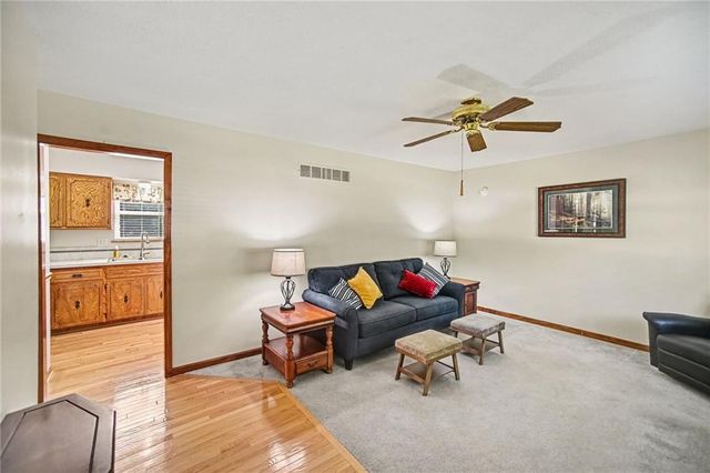 6611 N Agnes Avenue, Gladstone, MO 64119