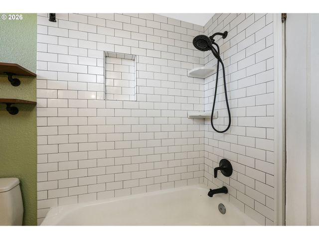 2025 Se CARUTHERS St 24, Portland, OR 97214