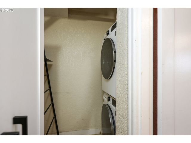 2025 Se CARUTHERS St 24, Portland, OR 97214