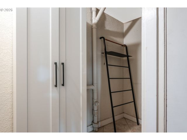 2025 Se CARUTHERS St 24, Portland, OR 97214