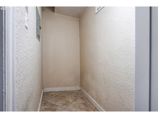 2025 Se CARUTHERS St 24, Portland, OR 97214