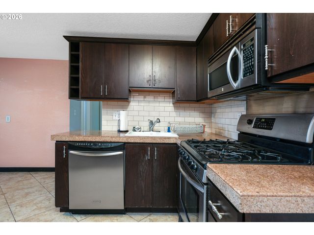 2025 Se CARUTHERS St 24, Portland, OR 97214