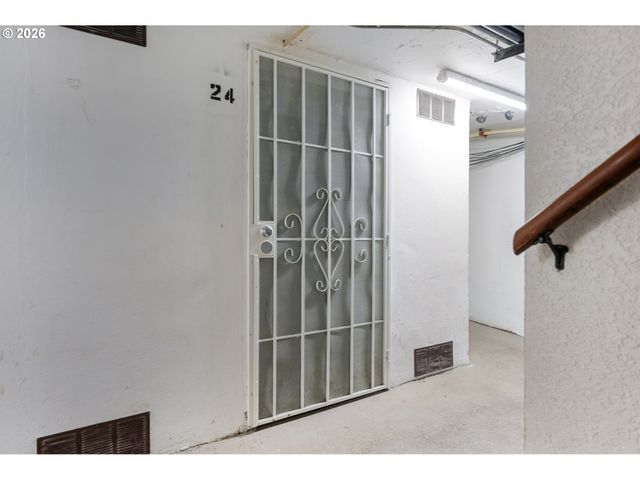 2025 Se CARUTHERS St 24, Portland, OR 97214