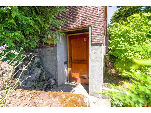 2025 Se CARUTHERS St 24, Portland, OR 97214