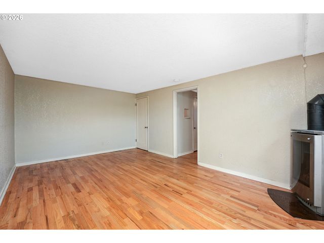 2025 Se CARUTHERS St 24, Portland, OR 97214