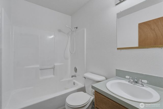 118 Balboa Loop, Kelso, WA 98626