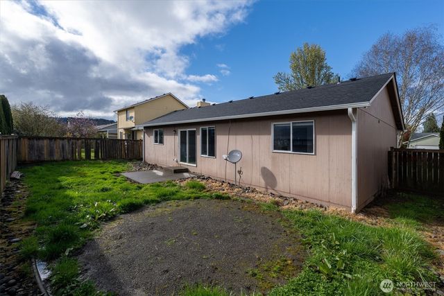 118 Balboa Loop, Kelso, WA 98626