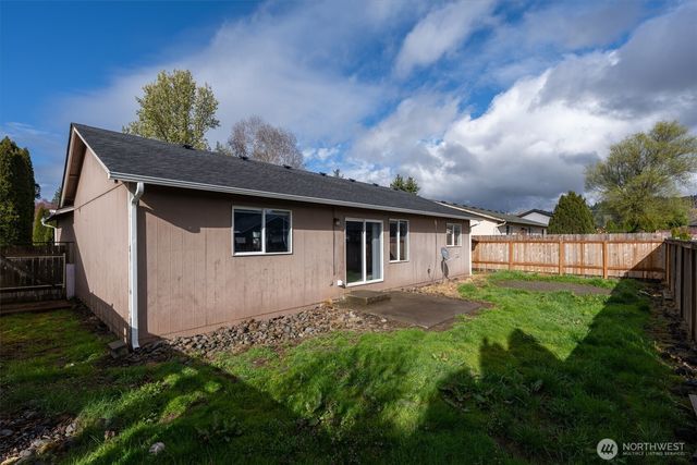 118 Balboa Loop, Kelso, WA 98626