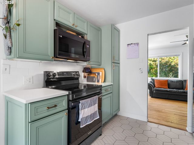 4526 Se 37TH Ave, Portland, OR 97202