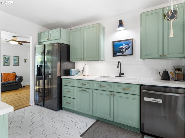 4526 Se 37TH Ave, Portland, OR 97202
