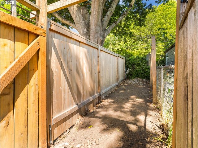 4526 Se 37TH Ave, Portland, OR 97202