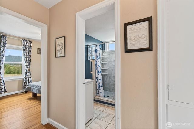 82 E Sunny Sands Road, Cathlamet, WA 98612