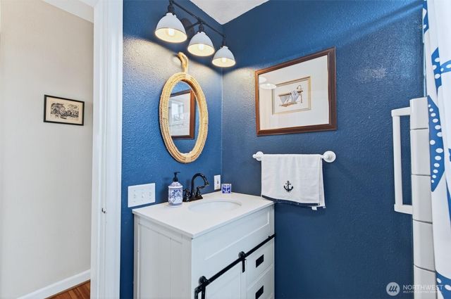 82 E Sunny Sands Road, Cathlamet, WA 98612