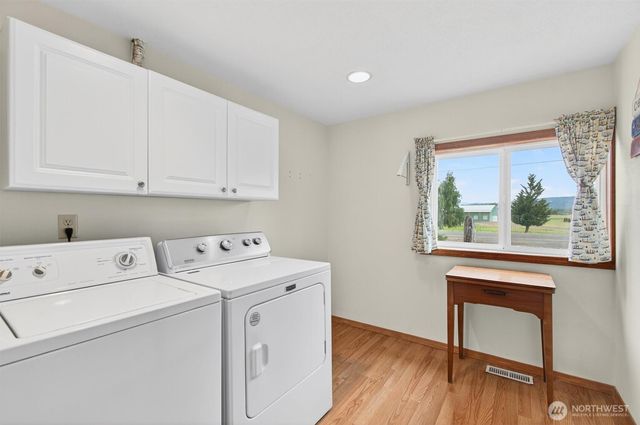 82 E Sunny Sands Road, Cathlamet, WA 98612