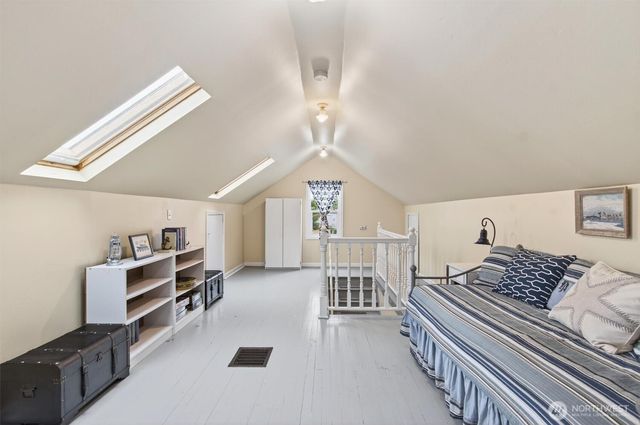 82 E Sunny Sands Road, Cathlamet, WA 98612