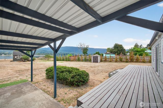 82 E Sunny Sands Road, Cathlamet, WA 98612