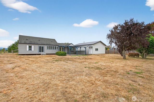 82 E Sunny Sands Road, Cathlamet, WA 98612