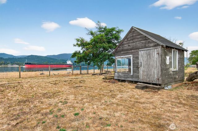 82 E Sunny Sands Road, Cathlamet, WA 98612