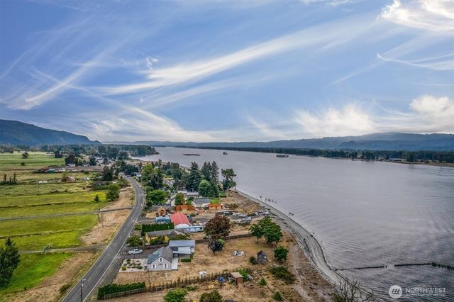 82 E Sunny Sands Road, Cathlamet, WA 98612