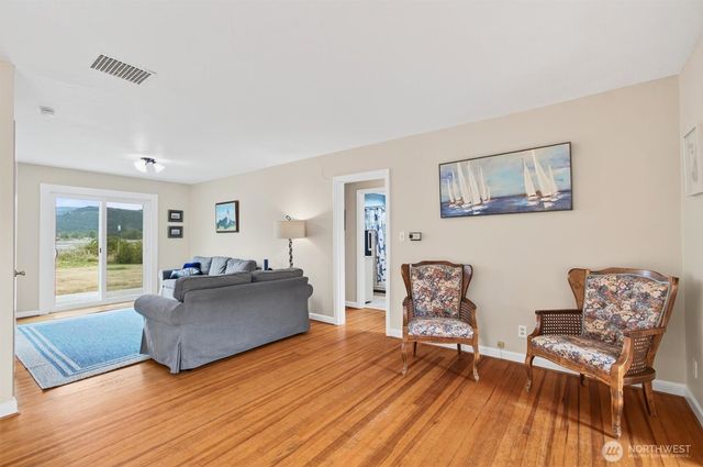 82 E Sunny Sands Road, Cathlamet, WA 98612