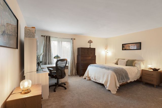 33561 N Royal Oak Lane 209, Grayslake, IL 60030