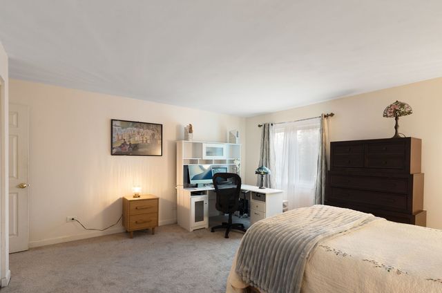 33561 N Royal Oak Lane 209, Grayslake, IL 60030