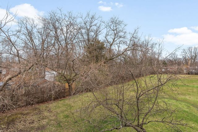 33561 N Royal Oak Lane 209, Grayslake, IL 60030