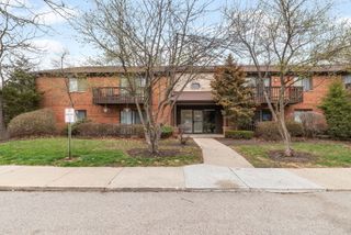 33561 N Royal Oak Lane 209, Grayslake, IL 60030