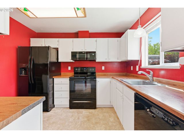 1648 Nw ROLLING HILL Dr, Beaverton, OR 97006