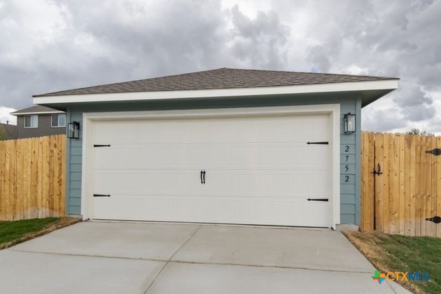 2752 Brand Iron Drive, San Marcos, TX 78666