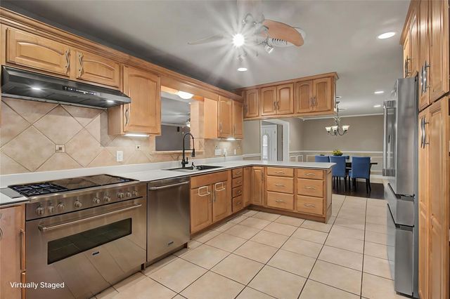 7213 Youpon Drive, Galveston, TX 77551