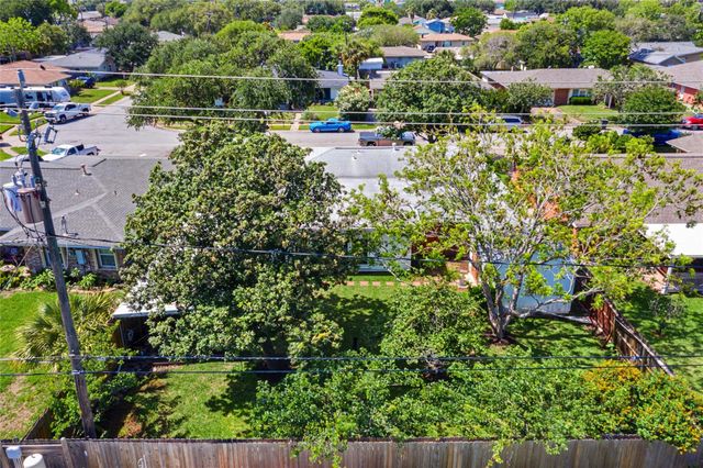 7213 Youpon Drive, Galveston, TX 77551