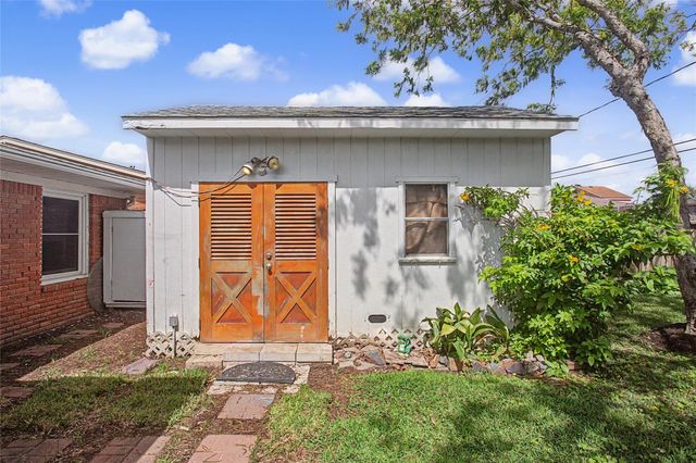 7213 Youpon Drive, Galveston, TX 77551