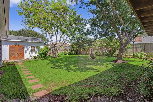 7213 Youpon Drive, Galveston, TX 77551