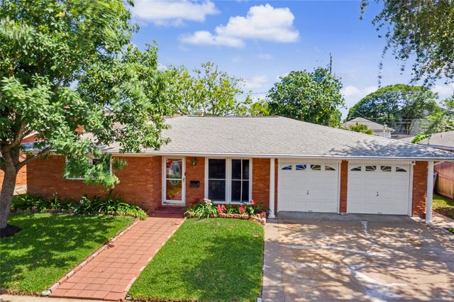 7213 Youpon Drive, Galveston, TX 77551