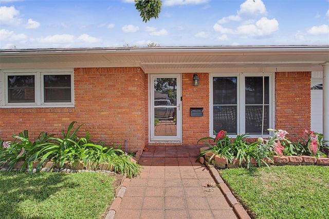 7213 Youpon Drive, Galveston, TX 77551
