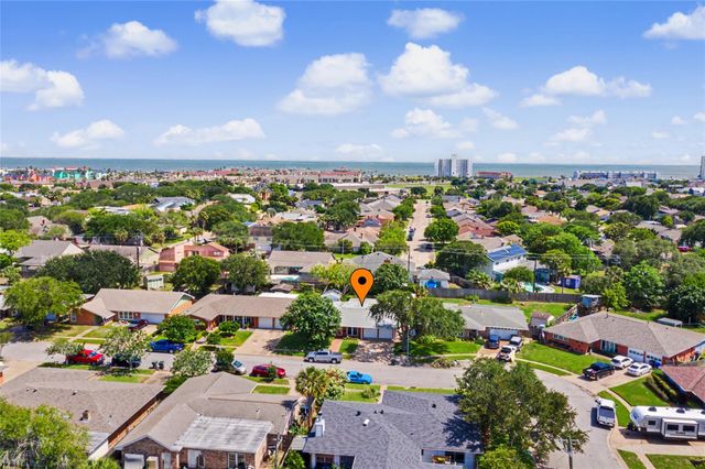 7213 Youpon Drive, Galveston, TX 77551