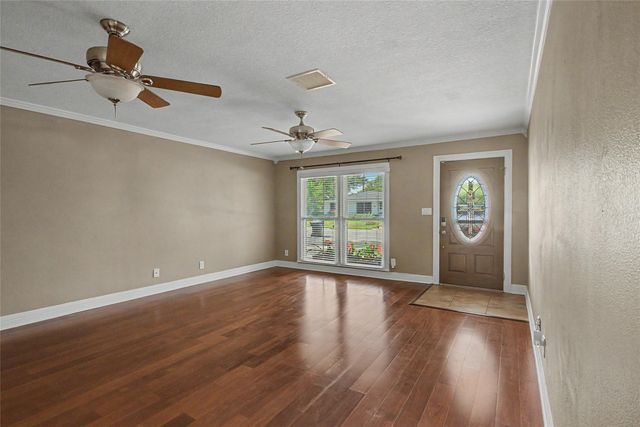 7213 Youpon Drive, Galveston, TX 77551